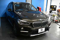 BMW X1 Xﾄﾞﾗｲﾌﾞ18d xﾗｲﾝ 中期ﾓﾃﾞﾙ 4WD ﾋｰﾀｰ付黒革 ｱﾄﾞﾊﾞﾝｽﾄﾞｱｸﾃｨﾌﾞｾｰﾌﾃｨ&ｺﾝﾌｫｰﾄ&ﾊｲﾗｲﾝP 追従ACC HUD 18AW NEWﾃﾞｻﾞｲﾝﾒｰﾀｰ LEDﾍｯﾄﾞﾗｲﾄ ﾀｯﾁﾊﾟﾈﾙHDDﾅﾋﾞBｶﾒﾗ 前後PDC  衝突軽減B 車線逸脱&歩行者警告 電動Rｹﾞｰﾄ ｽﾏｰﾄｷｰ 2年保証