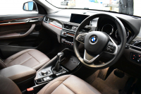 BMW X1 Xﾄﾞﾗｲﾌﾞ18d xﾗｲﾝ 中期ﾓﾃﾞﾙ 4WD ﾋｰﾀｰ付茶革 ｱﾄﾞﾊﾞﾝｽﾄﾞｱｸﾃｨﾌﾞｾｰﾌﾃｨ&ｺﾝﾌｫｰﾄ&ﾊｲﾗｲﾝP 追従ACC HUD 19AW NEWﾃﾞｻﾞｲﾝﾒｰﾀｰ LEDﾍｯﾄﾞﾗｲﾄ ﾀｯﾁﾊﾟﾈﾙHDDﾅﾋﾞBｶﾒﾗ 前後PDC  衝突軽減B 車線逸脱&歩行者警告 電動Rｹﾞｰﾄ ｽﾏｰﾄｷｰ 2年保証