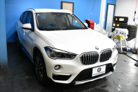 BMW X1 Xﾄﾞﾗｲﾌﾞ18d xﾗｲﾝ 中期ﾓﾃﾞﾙ 4WD ﾋｰﾀｰ付茶革 ｱﾄﾞﾊﾞﾝｽﾄﾞｱｸﾃｨﾌﾞｾｰﾌﾃｨ&ｺﾝﾌｫｰﾄ&ﾊｲﾗｲﾝP 追従ACC HUD 19AW NEWﾃﾞｻﾞｲﾝﾒｰﾀｰ LEDﾍｯﾄﾞﾗｲﾄ ﾀｯﾁﾊﾟﾈﾙHDDﾅﾋﾞBｶﾒﾗ 前後PDC  衝突軽減B 車線逸脱&歩行者警告 電動Rｹﾞｰﾄ ｽﾏｰﾄｷｰ 2年保証