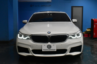 BMW 6シリーズ 630iｸﾞﾗﾝﾂｰﾘｽﾓ Mｽﾎﾟｰﾂ ﾊﾟﾉﾗﾏｻﾝR ｲﾉﾍﾞｰｼｮﾝ&ｺﾝﾌｫｰﾄP 前席ﾏｯｻｰｼﾞ&ﾍﾞﾝﾁ&全席ﾋｰﾀｰ付黒革 ﾊｰﾏﾝｶｰﾄﾞﾝ 4ｿﾞｰﾝAC LEDﾍｯﾄﾞﾗｲﾄ 追従ACC HUD ｿﾌﾄｸﾛｰｽﾞﾄﾞｱ 衝突軽減B 車線変更&逸脱&歩行者警告 全周囲ｶﾒﾗ3Dﾋﾞｭｰ 電動Rｹﾞｰﾄ 2年保証