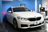 BMW 6シリーズ 630iｸﾞﾗﾝﾂｰﾘｽﾓ Mｽﾎﾟｰﾂ ﾊﾟﾉﾗﾏｻﾝR ｲﾉﾍﾞｰｼｮﾝ&ｺﾝﾌｫｰﾄP 前席ﾏｯｻｰｼﾞ&ﾍﾞﾝﾁ&全席ﾋｰﾀｰ付黒革 ﾊｰﾏﾝｶｰﾄﾞﾝ 4ｿﾞｰﾝAC LEDﾍｯﾄﾞﾗｲﾄ 追従ACC HUD ｿﾌﾄｸﾛｰｽﾞﾄﾞｱ 衝突軽減B 車線変更&逸脱&歩行者警告 全周囲ｶﾒﾗ3Dﾋﾞｭｰ 電動Rｹﾞｰﾄ 2年保証