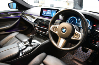 BMW 5シリーズ 523d Mｽﾎﾟｰﾂ ﾃﾞﾋﾞｭｰ&ﾊｲﾗｲﾝP 全席ﾋｰﾀｰ付黒革 HUD LEDﾍｯﾄﾞﾗｲﾄ 追従ACC ｿﾌﾄｸﾛｰｽﾞﾄﾞｱ 液晶ﾒｰﾀｰ ｼﾞｪｽﾁｬ-C付ﾀｯﾁﾊﾟﾈﾙ対応iﾄﾞﾗｲﾌﾞHDDﾅﾋﾞﾌﾙｾｸﾞ 全周囲ｶﾒﾗ3Dﾋﾞｭｰ 車線変更&逸脱警告 衝突軽減ﾌﾞﾚｰｷ 電動ﾄﾗﾝｸ 2年保証