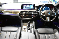 BMW 5シリーズ 523d Mｽﾎﾟｰﾂ ﾃﾞﾋﾞｭｰ&ﾊｲﾗｲﾝP 全席ﾋｰﾀｰ付黒革 HUD LEDﾍｯﾄﾞﾗｲﾄ 追従ACC ｿﾌﾄｸﾛｰｽﾞﾄﾞｱ 液晶ﾒｰﾀｰ ｼﾞｪｽﾁｬ-C付ﾀｯﾁﾊﾟﾈﾙ対応iﾄﾞﾗｲﾌﾞHDDﾅﾋﾞﾌﾙｾｸﾞ 全周囲ｶﾒﾗ3Dﾋﾞｭｰ 車線変更&逸脱警告 衝突軽減ﾌﾞﾚｰｷ 電動ﾄﾗﾝｸ 2年保証
