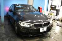 BMW 5シリーズ 523d Mｽﾎﾟｰﾂ ﾃﾞﾋﾞｭｰ&ﾊｲﾗｲﾝP 全席ﾋｰﾀｰ付黒革 HUD LEDﾍｯﾄﾞﾗｲﾄ 追従ACC ｿﾌﾄｸﾛｰｽﾞﾄﾞｱ 液晶ﾒｰﾀｰ ｼﾞｪｽﾁｬ-C付ﾀｯﾁﾊﾟﾈﾙ対応iﾄﾞﾗｲﾌﾞHDDﾅﾋﾞﾌﾙｾｸﾞ 全周囲ｶﾒﾗ3Dﾋﾞｭｰ 車線変更&逸脱警告 衝突軽減ﾌﾞﾚｰｷ 電動ﾄﾗﾝｸ 2年保証