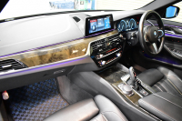 BMW 5シリーズ 523d Mｽﾎﾟｰﾂ ﾃﾞﾋﾞｭｰ&ﾊｲﾗｲﾝP 全席ﾋｰﾀｰ付黒革 HUD LEDﾍｯﾄﾞﾗｲﾄ 追従ACC ｿﾌﾄｸﾛｰｽﾞﾄﾞｱ 液晶ﾒｰﾀｰ ｼﾞｪｽﾁｬ-C付ﾀｯﾁﾊﾟﾈﾙ対応iﾄﾞﾗｲﾌﾞHDDﾅﾋﾞﾌﾙｾｸﾞ 全周囲ｶﾒﾗ3Dﾋﾞｭｰ 車線変更&逸脱警告 衝突軽減ﾌﾞﾚｰｷ 電動ﾄﾗﾝｸ 2年保証