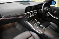 BMW 3シリーズ 320d Xﾄﾞﾗｲﾌﾞ Mｽﾎﾟｰﾂ 4WD ﾃﾞﾋﾞｭｰ&ｺﾝﾌｫｰﾄP Mﾊﾟﾌｫｰﾏﾝｽﾚｯﾄﾞｷｬﾘﾊﾟｰ 全周囲ｶﾒﾗ ﾋｰﾀｰ付黒革ｼｰﾄ 19AW 電動ﾄﾗﾝｸ ﾜｲﾔﾚｽ充電 追従ACC LEDﾍｯﾄﾞﾗｲﾄ HUD ﾗｲﾌﾞｺｯｸﾋﾟｯﾄ ｱｯﾌﾟﾙｶｰﾌﾟﾚｲ LCW 2年保証