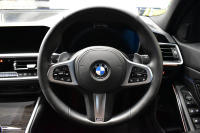 BMW 3シリーズ 320d Xﾄﾞﾗｲﾌﾞ Mｽﾎﾟｰﾂ 4WD ﾃﾞﾋﾞｭｰ&ｺﾝﾌｫｰﾄP Mﾊﾟﾌｫｰﾏﾝｽﾚｯﾄﾞｷｬﾘﾊﾟｰ 全周囲ｶﾒﾗ ﾋｰﾀｰ付黒革ｼｰﾄ 19AW 電動ﾄﾗﾝｸ ﾜｲﾔﾚｽ充電 追従ACC LEDﾍｯﾄﾞﾗｲﾄ HUD ﾗｲﾌﾞｺｯｸﾋﾟｯﾄ ｱｯﾌﾟﾙｶｰﾌﾟﾚｲ LCW 2年保証