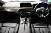 BMW 5シリーズ 523i Mｽﾎﾟｰﾂ ﾊｲﾗｲﾝP ｱﾀﾞﾌﾟﾃｨﾌﾞLEDﾍｯﾄﾞﾗｲﾄ 全席ﾋｰﾀｰ付黒革 追従ACC HUD ｼﾞｪｽﾁｬｰC付ﾀｯﾁﾊﾟﾈﾙHDDﾅﾋﾞ全周囲ｶﾒﾗ ﾜｲﾔﾚｽ充電 車線変更&逸脱&歩行者警告 Pｱｼｽﾄ 液晶ﾒｰﾀｰ 19AW 2年保証