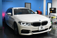 BMW 5シリーズ 530iﾂｰﾘﾝｸﾞ Mｽﾎﾟｰﾂ ｲﾉﾍﾞｰｼｮﾝ&ﾊｲﾗｲﾝP ｱﾀﾞﾌﾟﾃｨﾌﾞLEDﾍｯﾄﾞﾗｲﾄ 全席ﾋｰﾀｰ付黒革 追従ACC HUD ﾀｯﾁﾊﾟﾈﾙHDDﾅﾋﾞ 全周囲ｶﾒﾗ3Dﾋﾞｭｰ Pｱｼｽﾄ 車線変更&逸脱&歩行者警告 衝突軽減B 19AW 電動Rｹﾞｰﾄ 2年保証