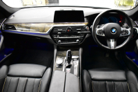BMW 5シリーズ 523i Mｽﾎﾟｰﾂ ﾊｲﾗｲﾝP 全席ﾋｰﾀｰ付黒革 追従ACC HUD LEDﾍｯﾄﾞﾗｲﾄ  ｼﾞｪｽﾁｬｰC付ﾀｯﾁﾊﾟﾈﾙHDDﾅﾋﾞ全周囲ｶﾒﾗ ﾜｲﾔﾚｽ充電 車線変更&逸脱&歩行者警告 Pｱｼｽﾄ 液晶ﾒｰﾀｰ 19AW 2年保証