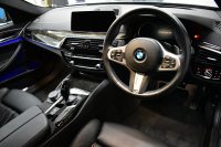 BMW 5シリーズ 523i Mｽﾎﾟｰﾂ ﾊｲﾗｲﾝP 全席ﾋｰﾀｰ付黒革 追従ACC HUD LEDﾍｯﾄﾞﾗｲﾄ  ｼﾞｪｽﾁｬｰC付ﾀｯﾁﾊﾟﾈﾙHDDﾅﾋﾞ全周囲ｶﾒﾗ ﾜｲﾔﾚｽ充電 車線変更&逸脱&歩行者警告 Pｱｼｽﾄ 液晶ﾒｰﾀｰ 19AW 2年保証