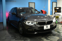 BMW 5シリーズ 523iﾂｰﾘﾝｸﾞ Mｽﾎﾟｰﾂ ｲﾉﾍﾞｰｼｮﾝ&ﾊｲﾗｲﾝP 全席ﾋｰﾀｰ付黒革 追従ACC HUD LCW ｱﾀﾞﾌﾟﾃｨﾌﾞLEDﾍｯﾄﾞﾗｲﾄ ﾜｲﾔﾚｽ充電ﾄﾚｲ ｼﾞｪｽﾁｬｰC付ﾀｯﾁﾊﾟﾈﾙHDDﾅﾋﾞ 全周囲ｶﾒﾗ3Dﾋﾞｭｰ Pｱｼｽﾄ 液晶ﾒｰﾀｰ  19AW ﾃﾞｨｽﾌﾟﾚｲｷｰ 1ｵｰﾅｰ 2年保証