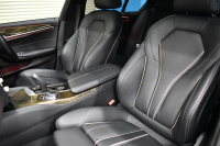 BMW 5シリーズ 530i Mｽﾎﾟｰﾂ 型式変更後モデル「JR20」ｾﾚｸﾄ&ﾊｲﾗｲﾝP ｻﾝﾙｰﾌ  全席ﾋｰﾀｰ付黒革 追従ACC HUD ﾊｰﾏﾝｶｰﾄﾞﾝ 4ｿﾞｰﾝAC 全面液晶ﾒｰﾀｰ LEDﾍｯﾄﾞﾗｲﾄ ﾀｯﾁﾊﾟﾈﾙHDDﾅﾋﾞ 全周囲ｶﾒﾗ3Dﾋﾞｭｰ Pｱｼｽﾄ 全面液晶ﾒｰﾀｰ 19AW Mﾊﾟﾌｫｰﾏﾝｽﾊﾟｰﾂ 電動ﾄﾗﾝｸ 2年保証