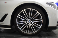 BMW 5シリーズ 530i Mｽﾎﾟｰﾂ 型式変更後モデル「JR20」ｾﾚｸﾄ&ﾊｲﾗｲﾝP ｻﾝﾙｰﾌ  全席ﾋｰﾀｰ付黒革 追従ACC HUD ﾊｰﾏﾝｶｰﾄﾞﾝ 4ｿﾞｰﾝAC 全面液晶ﾒｰﾀｰ LEDﾍｯﾄﾞﾗｲﾄ ﾀｯﾁﾊﾟﾈﾙHDDﾅﾋﾞ 全周囲ｶﾒﾗ3Dﾋﾞｭｰ Pｱｼｽﾄ 全面液晶ﾒｰﾀｰ 19AW Mﾊﾟﾌｫｰﾏﾝｽﾊﾟｰﾂ 電動ﾄﾗﾝｸ 2年保証