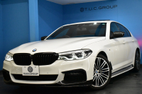 BMW 5シリーズ 530i Mｽﾎﾟｰﾂ 型式変更後モデル「JR20」ｾﾚｸﾄ&ﾊｲﾗｲﾝP ｻﾝﾙｰﾌ  全席ﾋｰﾀｰ付黒革 追従ACC HUD ﾊｰﾏﾝｶｰﾄﾞﾝ 4ｿﾞｰﾝAC 全面液晶ﾒｰﾀｰ LEDﾍｯﾄﾞﾗｲﾄ ﾀｯﾁﾊﾟﾈﾙHDDﾅﾋﾞ 全周囲ｶﾒﾗ3Dﾋﾞｭｰ Pｱｼｽﾄ 全面液晶ﾒｰﾀｰ 19AW Mﾊﾟﾌｫｰﾏﾝｽﾊﾟｰﾂ 電動ﾄﾗﾝｸ 2年保証