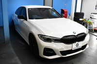 BMW 3シリーズ 320d Xﾄﾞﾗｲﾌﾞ Mｽﾎﾟｰﾂ ｴﾃﾞｨｼｮﾝｻﾝﾗｲｽﾞ 4WD 200台限定 ﾚｰｻﾞｰLEDﾗｲﾄ ﾋｰﾀｰ付黒革 追従ACC LCW 19AW 可変Mｻｽ Mﾘｱｽﾎﾟｲﾗｰ ﾗｲﾌﾞｺｯｸﾋﾟｯﾄﾀｯﾁﾊﾟﾈﾙﾅﾋﾞ ｱｯﾌﾟﾙｶｰﾌﾟﾚｲ ﾜｲﾔﾚｽ充電 2年保証