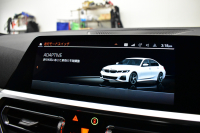 BMW 3シリーズ 320d Xﾄﾞﾗｲﾌﾞ Mｽﾎﾟｰﾂ ｴﾃﾞｨｼｮﾝｻﾝﾗｲｽﾞ 4WD 200台限定 ﾚｰｻﾞｰLEDﾗｲﾄ ﾋｰﾀｰ付黒革 追従ACC LCW 19AW 可変Mｻｽ Mﾘｱｽﾎﾟｲﾗｰ ﾗｲﾌﾞｺｯｸﾋﾟｯﾄﾀｯﾁﾊﾟﾈﾙﾅﾋﾞ ｱｯﾌﾟﾙｶｰﾌﾟﾚｲ ﾜｲﾔﾚｽ充電 2年保証