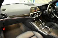 BMW 3シリーズ 330i Mｽﾎﾟｰﾂ 高出力ﾓﾃﾞﾙ ﾌｧｽﾄﾄﾗｯｸ&ｺﾝﾌｫｰﾄ&ﾊｲﾗｲﾝP ﾋｰﾀｰ付黒革 可変Mｻｽ 19AW 全周囲ｶﾒﾗ3ﾋﾞｭｰ ACC LCW Mｽﾎﾟｰﾂﾃﾞﾌ&ﾌﾞﾚｰｷ ﾗｲﾌﾞｺｯｸﾋﾟｯﾄ ｱｯﾌﾟﾙｶｰﾌﾟﾚｲ ｳｯﾄﾞｲﾝﾃﾘｱ 電動ﾄﾗﾝｸ ﾜｲﾔﾚｽ充電 2年保証
