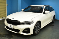 BMW 3シリーズ 320d Xﾄﾞﾗｲﾌﾞ ﾂｰﾘﾝｸﾞ Mｽﾎﾟｰﾂ 4WD ｲﾉﾍﾞｰｼｮﾝ&ﾊｲﾗｲﾝ&ｻｳﾝﾄﾞP ﾋｰﾀｰ付黒革 ﾚｰｻﾞｰLED ﾊｰﾏﾝｶｰﾄﾞﾝ ACC HUD ｼﾞｪｽﾁｬｰC付ﾀｯﾁﾊﾟﾈﾙﾅﾋﾞ ﾗｲﾌﾞｺｯｸﾋﾟｯﾄ 全周囲ｶﾒﾗ ｱｯﾌﾟﾙｶｰﾌﾟﾚｲ ﾌﾙｾｸﾞ ｳｯﾄﾞｲﾝﾃﾘｱ  2年保証