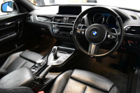 BMW 2シリーズ 220i ｶﾌﾞﾘｵﾚ Mｽﾎﾟｰﾂ LCI後期  1ｵｰﾅｰ 追従ACC  ﾍｷｻｺﾞﾅﾙLEDﾍｯﾄﾞﾗｲﾄ ﾋｰﾀｰ付黒革 ｵﾌﾟｼｮﾝ18AW NEWﾃﾞｻﾞｲﾝﾒｰﾀｰﾊﾟﾈﾙ 衝突軽減ﾌﾞﾚｰｷ 車線逸脱&歩行者警告 ﾀｯﾁﾊﾟﾈﾙHDDﾅﾋﾞ 前後PDC Bｶﾒﾗ Pｱｼｽﾄ 2年保証