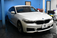 BMW 6シリーズ 630iｸﾞﾗﾝﾂｰﾘｽﾓ Mｽﾎﾟｰﾂ 全席ﾋｰﾀｰ付ﾌﾞﾗｯｸﾚｻﾞｰ 有償ｶﾗｰ｢ﾐﾈﾗﾙﾎﾜｲﾄ･ﾊﾟｰﾙ｣ ｱﾀﾞﾌﾟﾃｨﾌﾞLEDﾍｯﾄﾞﾗｲﾄ 追従ACC HUD Mｽﾎﾟｰﾂﾌﾞﾚｰｷ 19AW 衝突軽減B 車線変更&逸脱&歩行者警告 全周囲ｶﾒﾗ3Dﾋﾞｭｰ 電動Rｹﾞｰﾄ 2年保証