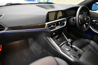 BMW 3シリーズ 330i Mｽﾎﾟｰﾂ 高出力ﾓﾃﾞﾙ ﾃﾞﾋﾞｭｰ&ｲﾉﾍﾞｰｼｮﾝ&ｺﾝﾌｫｰﾄP ﾚｰｻﾞｰLED ﾋｰﾀｰ付黒革 全周囲ｶﾒﾗ ACC HUD 19AW Mｽﾎﾟｰﾂﾌﾞﾚｰｷ ﾗｲﾌﾞｺｯｸﾋﾟｯﾄ ﾀｯﾁﾊﾟﾈﾙﾅﾋﾞ社外ﾌﾙｾｸﾞ ｱｯﾌﾟﾙｶｰﾌﾟﾚｲ ｳｯﾄﾞｲﾝﾃﾘｱ 電動ﾄﾗﾝｸ 2年保証