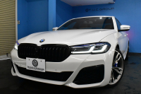 BMW 5シリーズ M550i xdrive Mｽﾎﾟｰﾂ V型8気筒 530馬力 LCI後期 1ｵｰﾅｰ 4WD 全席ﾋｰﾀｰ付茶革 ﾚｰｻﾞｰLED Mﾊｲｸﾞﾛｽ･ｴｸｽﾃﾘｱ 可変Mｻｽ Mｽﾎﾟｰﾂﾌﾞﾚｰｷ&ﾃﾞﾌ ﾗｲﾌﾞｺｸﾋﾟｯﾄ ACC HUD ﾊｰﾏﾝｶｰﾄﾞﾝ 4ｿﾞｰﾝAC 電動ﾄﾗﾝｸ 全周囲ｶﾒﾗ ﾌﾙｾｸﾞ 20AW 2年保証