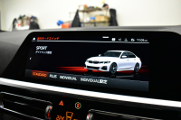 BMW 3シリーズ 320i Mｽﾎﾟｰﾂ ﾃﾞﾋﾞｭｰ&ｺﾝﾌｫｰﾄP ﾋｰﾀｰ付黒革 社外ﾌﾙｾｸﾞ 追従ACC  HUD  LCW 19AW 衝突軽減B 車線逸脱&歩行者警告 ﾗｲﾌﾞｺｯｸﾋﾟｯﾄ ｱｯﾌﾟﾙｶｰﾌﾟﾚｲ Bｶﾒﾗ 電動ﾄﾗﾝｸ ﾜｲﾔﾚｽ充電  ｳｯﾄﾞｲﾝﾃﾘｱ 2年保証