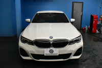 BMW 3シリーズ 320i Mｽﾎﾟｰﾂ ﾃﾞﾋﾞｭｰ&ｺﾝﾌｫｰﾄP ﾋｰﾀｰ付黒革 社外ﾌﾙｾｸﾞ 追従ACC  HUD  LCW 19AW 衝突軽減B 車線逸脱&歩行者警告 ﾗｲﾌﾞｺｯｸﾋﾟｯﾄ ｱｯﾌﾟﾙｶｰﾌﾟﾚｲ Bｶﾒﾗ 電動ﾄﾗﾝｸ ﾜｲﾔﾚｽ充電  ｳｯﾄﾞｲﾝﾃﾘｱ 2年保証