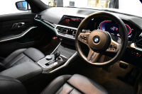 BMW 3シリーズ 320d Xﾄﾞﾗｲﾌﾞ Mｽﾎﾟｰﾂ 4WD ｲﾉﾍﾞｰｼｮﾝ&ﾊｲﾗｲﾝP ﾚｰｻﾞｰLED HUD BEWITH製ｽﾋﾟｰｶｰ 3Dﾃﾞｻﾞｲﾝ製ﾀﾞｳﾝｻｽ  ﾋｰﾀｰ付黒革 Pｱｼｽﾄ＋ 全周囲ｶﾒﾗ  ﾌﾙｾｸﾞ ACC 19AW  ﾗｲﾌﾞｺｯｸﾋﾟｯﾄ ｼﾞｪｽﾁｬｰC付ﾀｯﾁﾊﾟﾈﾙﾅﾋﾞ ｱｯﾌﾟﾙｶｰﾌﾟﾚｲ 2年保証