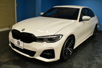 BMW 3シリーズ 320d Xﾄﾞﾗｲﾌﾞ Mｽﾎﾟｰﾂ 4WD ｲﾉﾍﾞｰｼｮﾝ&ﾊｲﾗｲﾝP ﾚｰｻﾞｰLED HUD BEWITH製ｽﾋﾟｰｶｰ 3Dﾃﾞｻﾞｲﾝ製ﾀﾞｳﾝｻｽ  ﾋｰﾀｰ付黒革 Pｱｼｽﾄ＋ 全周囲ｶﾒﾗ  ﾌﾙｾｸﾞ ACC 19AW  ﾗｲﾌﾞｺｯｸﾋﾟｯﾄ ｼﾞｪｽﾁｬｰC付ﾀｯﾁﾊﾟﾈﾙﾅﾋﾞ ｱｯﾌﾟﾙｶｰﾌﾟﾚｲ 2年保証