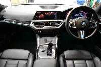 BMW 3シリーズ 320d Xﾄﾞﾗｲﾌﾞ Mｽﾎﾟｰﾂ 4WD ｲﾉﾍﾞｰｼｮﾝ&ﾊｲﾗｲﾝP ﾚｰｻﾞｰLED HUD BEWITH製ｽﾋﾟｰｶｰ 3Dﾃﾞｻﾞｲﾝ製ﾀﾞｳﾝｻｽ  ﾋｰﾀｰ付黒革 Pｱｼｽﾄ＋ 全周囲ｶﾒﾗ  ﾌﾙｾｸﾞ ACC 19AW  ﾗｲﾌﾞｺｯｸﾋﾟｯﾄ ｼﾞｪｽﾁｬｰC付ﾀｯﾁﾊﾟﾈﾙﾅﾋﾞ ｱｯﾌﾟﾙｶｰﾌﾟﾚｲ 2年保証