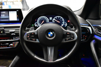 BMW 5シリーズ 530i Mｽﾎﾟｰﾂ 型式変更後ﾓﾃﾞﾙ「JR20」高出力ﾓﾃﾞﾙ ﾊｲﾗｲﾝP 全席ﾋｰﾀｰ付黒革 M550i用20AW 追従ACC HUD ｻﾃﾝｱﾙﾐﾓｰﾙ ｱﾀﾞﾌﾟﾃｨﾌﾞLEDﾗｲﾄ Mｽﾎﾟｰﾂﾌﾞﾚｰｷ ﾀｯﾁﾊﾟﾈﾙHDDﾅﾋﾞ 全周囲ｶﾒﾗ3Dﾋﾞｭｰ Pｱｼｽﾄ 電動ﾄﾗﾝｸ 2年保証