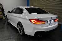 BMW 5シリーズ 530i Mｽﾎﾟｰﾂ 型式変更後ﾓﾃﾞﾙ「JR20」高出力ﾓﾃﾞﾙ ﾊｲﾗｲﾝP 全席ﾋｰﾀｰ付黒革 M550i用20AW 追従ACC HUD ｻﾃﾝｱﾙﾐﾓｰﾙ ｱﾀﾞﾌﾟﾃｨﾌﾞLEDﾗｲﾄ Mｽﾎﾟｰﾂﾌﾞﾚｰｷ ﾀｯﾁﾊﾟﾈﾙHDDﾅﾋﾞ 全周囲ｶﾒﾗ3Dﾋﾞｭｰ Pｱｼｽﾄ 電動ﾄﾗﾝｸ 2年保証