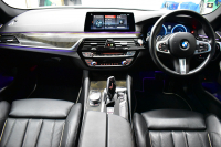 BMW 5シリーズ 530i Mｽﾎﾟｰﾂ 型式変更後ﾓﾃﾞﾙ「JR20」高出力ﾓﾃﾞﾙ ﾊｲﾗｲﾝP 全席ﾋｰﾀｰ付黒革 M550i用20AW 追従ACC HUD ｻﾃﾝｱﾙﾐﾓｰﾙ ｱﾀﾞﾌﾟﾃｨﾌﾞLEDﾗｲﾄ Mｽﾎﾟｰﾂﾌﾞﾚｰｷ ﾀｯﾁﾊﾟﾈﾙHDDﾅﾋﾞ 全周囲ｶﾒﾗ3Dﾋﾞｭｰ Pｱｼｽﾄ 電動ﾄﾗﾝｸ 2年保証
