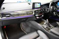 BMW 5シリーズ 530i Mｽﾎﾟｰﾂ 型式変更後ﾓﾃﾞﾙ「JR20」高出力ﾓﾃﾞﾙ ﾊｲﾗｲﾝP 全席ﾋｰﾀｰ付黒革 M550i用20AW 追従ACC HUD ｻﾃﾝｱﾙﾐﾓｰﾙ ｱﾀﾞﾌﾟﾃｨﾌﾞLEDﾗｲﾄ Mｽﾎﾟｰﾂﾌﾞﾚｰｷ ﾀｯﾁﾊﾟﾈﾙHDDﾅﾋﾞ 全周囲ｶﾒﾗ3Dﾋﾞｭｰ Pｱｼｽﾄ 電動ﾄﾗﾝｸ 2年保証