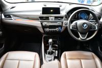 BMW X1 Xﾄﾞﾗｲﾌﾞ18d xﾗｲﾝ 中期ﾓﾃﾞﾙ 4WD 有償ｶﾗｰ｢ﾐﾈﾗﾙﾎﾜｲﾄ･ﾊﾟｰﾙ｣ ﾋｰﾀｰ付茶革 ﾊﾟﾉﾗﾏｻﾝR ｺﾝﾌｫｰﾄ&ﾊｲﾗｲﾝP 追従ACC HUD 18AW NEWﾃﾞｻﾞｲﾝﾒｰﾀｰ LEDﾍｯﾄﾞﾗｲﾄ ﾀｯﾁﾊﾟﾈﾙHDDﾅﾋﾞBｶﾒﾗ 前後PDC  衝突軽減B 電動Rｹﾞｰﾄ ｽﾏｰﾄｷｰ 2年保証
