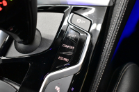BMW 5シリーズ 530iﾂｰﾘﾝｸﾞ Mｽﾎﾟｰﾂ 型式変更後(JT20) ｾﾚｸﾄP 全面液晶ﾒｰﾀｰ ﾊﾟﾉﾗﾏｻﾝﾙｰﾌ ﾊｰﾏﾝｶｰﾄﾞﾝ LEDﾍｯﾄﾞﾗｲﾄ 全席ﾋｰﾀｰ付黒革 追従ACC HUD ﾀｯﾁﾊﾟﾈﾙHDDﾅﾋﾞ 全周囲ｶﾒﾗ3Dﾋﾞｭｰ Pｱｼｽﾄ 車線変更&逸脱&歩行者警告 衝突軽減B 19AW 電動Rｹﾞｰﾄ 社外ﾜｲﾔﾚｽ充電 2年保証