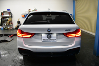 BMW 5シリーズ 530iﾂｰﾘﾝｸﾞ Mｽﾎﾟｰﾂ 型式変更後(JT20) ｾﾚｸﾄP 全面液晶ﾒｰﾀｰ ﾊﾟﾉﾗﾏｻﾝﾙｰﾌ ﾊｰﾏﾝｶｰﾄﾞﾝ LEDﾍｯﾄﾞﾗｲﾄ 全席ﾋｰﾀｰ付黒革 追従ACC HUD ﾀｯﾁﾊﾟﾈﾙHDDﾅﾋﾞ 全周囲ｶﾒﾗ3Dﾋﾞｭｰ Pｱｼｽﾄ 車線変更&逸脱&歩行者警告 衝突軽減B 19AW 電動Rｹﾞｰﾄ 社外ﾜｲﾔﾚｽ充電 2年保証