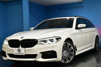 BMW 5シリーズ 530iﾂｰﾘﾝｸﾞ Mｽﾎﾟｰﾂ 型式変更後(JT20) ｾﾚｸﾄP 全面液晶ﾒｰﾀｰ ﾊﾟﾉﾗﾏｻﾝﾙｰﾌ ﾊｰﾏﾝｶｰﾄﾞﾝ LEDﾍｯﾄﾞﾗｲﾄ 全席ﾋｰﾀｰ付黒革 追従ACC HUD ﾀｯﾁﾊﾟﾈﾙHDDﾅﾋﾞ 全周囲ｶﾒﾗ3Dﾋﾞｭｰ Pｱｼｽﾄ 車線変更&逸脱&歩行者警告 衝突軽減B 19AW 電動Rｹﾞｰﾄ 社外ﾜｲﾔﾚｽ充電 2年保証