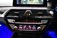 BMW 5シリーズ 530iﾂｰﾘﾝｸﾞ Mｽﾎﾟｰﾂ 型式変更後(JT20) ｾﾚｸﾄP 全面液晶ﾒｰﾀｰ ﾊﾟﾉﾗﾏｻﾝﾙｰﾌ ﾊｰﾏﾝｶｰﾄﾞﾝ LEDﾍｯﾄﾞﾗｲﾄ 全席ﾋｰﾀｰ付黒革 追従ACC HUD ﾀｯﾁﾊﾟﾈﾙHDDﾅﾋﾞ 全周囲ｶﾒﾗ3Dﾋﾞｭｰ Pｱｼｽﾄ 車線変更&逸脱&歩行者警告 衝突軽減B 19AW 電動Rｹﾞｰﾄ 社外ﾜｲﾔﾚｽ充電 2年保証