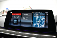 BMW 5シリーズ 530iﾂｰﾘﾝｸﾞ Mｽﾎﾟｰﾂ 型式変更後(JT20) ｾﾚｸﾄP 全面液晶ﾒｰﾀｰ ﾊﾟﾉﾗﾏｻﾝﾙｰﾌ ﾊｰﾏﾝｶｰﾄﾞﾝ LEDﾍｯﾄﾞﾗｲﾄ 全席ﾋｰﾀｰ付黒革 追従ACC HUD ﾀｯﾁﾊﾟﾈﾙHDDﾅﾋﾞ 全周囲ｶﾒﾗ3Dﾋﾞｭｰ Pｱｼｽﾄ 車線変更&逸脱&歩行者警告 衝突軽減B 19AW 電動Rｹﾞｰﾄ 社外ﾜｲﾔﾚｽ充電 2年保証