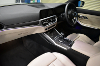 BMW 3シリーズ 320d Xﾄﾞﾗｲﾌﾞ ｼﾄﾘﾝﾌﾞﾗｯｸED 4WD 首都圏限定88台 ﾊｲﾗｲﾝ&ｺﾝﾌｫｰﾄP ﾊﾟｰｷﾝｸﾞｱｼｽﾄﾌﾟﾗｽ ﾋｰﾀｰ付ｳﾞｧｰﾈｽｶｵｲｽﾀｰﾚｻﾞｰ 19AW 全周囲ｶﾒﾗ 追従ACC ﾗｲﾌﾞｺｯｸﾋﾟｯﾄ ﾀｯﾁﾊﾟﾈﾙHDDﾅﾋﾞ ｱｯﾌﾟﾙｶｰﾌﾟﾚｲ ﾜｲﾔﾚｽ充電 電動ﾄﾗﾝｸ 2年保証