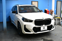 BMW X1 M35i Xﾄﾞﾗｲﾌﾞ 新車保証R10年10月30日迄 7速DCT 4WD 1ｵｰﾅｰ ﾊﾟﾉﾗﾏｻﾝR ﾋｰﾀｰ付電動赤黒ｳﾞｪｶﾞﾝｻﾞｱｸﾃｨﾌﾞｼｰﾄ 20AW Mｽﾎﾟｰﾂﾌﾞﾚｰｷ(ﾚｯﾄﾞ) ｶｰﾌﾞﾄﾞﾃﾞｨｽﾌﾟﾚｲ ﾗｲﾌﾞｺｯｸﾋﾟｯﾄ ﾊｰﾏﾝｶｰﾄﾞﾝ ｽﾃｱﾘﾝｸﾞﾋｰﾀｰ ACC HUD 可変Mｻｽ 2年保証