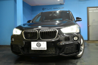BMW X1 Xdrive25i  Mｽﾎﾟｰﾂ 中期 4WD 高出力 希少ｶﾞｿﾘﾝｴﾝｼﾞﾝ  ｺﾝﾌｫｰﾄP 追従ACC ﾋｰﾀｰ付電動ﾌﾞﾗｯｸﾚｻﾞｰ LEDﾍｯﾄﾞﾗｲﾄ ﾀｯﾁﾊﾟﾈﾙHDDﾅﾋﾞBｶﾒﾗ Pｱｼｽﾄ 衝突軽減B 車線逸脱&歩行者警告 電動Rｹﾞｰﾄ 18AW 2年保証