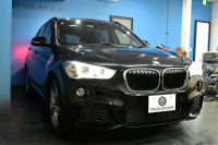 BMW X1 Xdrive25i  Mｽﾎﾟｰﾂ 中期 4WD 高出力 希少ｶﾞｿﾘﾝｴﾝｼﾞﾝ  ｺﾝﾌｫｰﾄP 追従ACC ﾋｰﾀｰ付電動ﾌﾞﾗｯｸﾚｻﾞｰ LEDﾍｯﾄﾞﾗｲﾄ ﾀｯﾁﾊﾟﾈﾙHDDﾅﾋﾞBｶﾒﾗ Pｱｼｽﾄ 衝突軽減B 車線逸脱&歩行者警告 電動Rｹﾞｰﾄ 18AW 2年保証