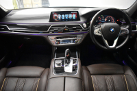 BMW 7シリーズ 740i Mｽﾎﾟｰﾂ ｻﾝﾙｰﾌ ﾚｰｻﾞｰLEDﾗｲﾄ Fﾏｯｻｰｼﾞ&ﾍﾞﾝﾁﾚｰｼｮﾝ 全席ﾋｰﾀｰ付ﾓｶﾚｻﾞｰ ﾃﾞｨｽﾌﾟﾚｲｷｰ 3DﾃﾞｻﾞｲﾝFﾘｯﾌﾟ ﾌﾞﾗｯｸ塗装20AW ｸﾞﾘｰﾝｷｬﾘﾊﾟｰ ACC HUD ﾊｰﾏﾝｶｰﾄﾞﾝ ｼﾞｪｽﾁｬｰｺﾝﾄﾛｰﾙ ﾀｯﾁﾊﾟﾈﾙ対応HDDﾅﾋﾞ3Dﾋﾞｭｰ LCW 2年保証