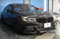 BMW 7シリーズ 740i Mｽﾎﾟｰﾂ ｻﾝﾙｰﾌ ﾚｰｻﾞｰLEDﾗｲﾄ Fﾏｯｻｰｼﾞ&ﾍﾞﾝﾁﾚｰｼｮﾝ 全席ﾋｰﾀｰ付ﾓｶﾚｻﾞｰ ﾃﾞｨｽﾌﾟﾚｲｷｰ 3DﾃﾞｻﾞｲﾝFﾘｯﾌﾟ ﾌﾞﾗｯｸ塗装20AW ｸﾞﾘｰﾝｷｬﾘﾊﾟｰ ACC HUD ﾊｰﾏﾝｶｰﾄﾞﾝ ｼﾞｪｽﾁｬｰｺﾝﾄﾛｰﾙ ﾀｯﾁﾊﾟﾈﾙ対応HDDﾅﾋﾞ3Dﾋﾞｭｰ LCW 2年保証