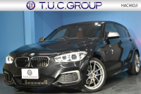 BMW 1シリーズ M140i LCI後期 直6ﾀｰﾎﾞ 340馬力 LEDﾍｯﾄﾞﾗｲﾄ&ﾃｰﾙ ﾋｰﾀｰ付赤革 ｱﾀﾞﾌﾟﾃｨﾌﾞMｻｽ 大型ﾌﾞﾚｰｷｼｽﾃﾑ 車線逸脱&歩行者警告 衝突軽減ﾌﾞﾚｰｷ 横ﾒﾆｭｰﾀｯﾁﾊﾟｯﾄﾞiﾄﾞﾗｲﾌﾞBｶﾒﾗ Pｱｼｽﾄ ｸﾙｺﾝ ﾊﾟﾄﾞﾙｼﾌﾄ ｽﾏｰﾄｷｰ 2年保証
