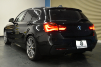 BMW 1シリーズ M140i LCI後期 直6ﾀｰﾎﾞ 340馬力 LEDﾍｯﾄﾞﾗｲﾄ&ﾃｰﾙ ﾋｰﾀｰ付赤革 ｱﾀﾞﾌﾟﾃｨﾌﾞMｻｽ 大型ﾌﾞﾚｰｷｼｽﾃﾑ 車線逸脱&歩行者警告 衝突軽減ﾌﾞﾚｰｷ 横ﾒﾆｭｰﾀｯﾁﾊﾟｯﾄﾞiﾄﾞﾗｲﾌﾞBｶﾒﾗ Pｱｼｽﾄ ｸﾙｺﾝ ﾊﾟﾄﾞﾙｼﾌﾄ ｽﾏｰﾄｷｰ 2年保証